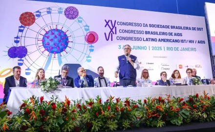 <?php bloginfo("name"); ?> - Brasil reduz transmissão do HIV vertical e pede certificado da Opas